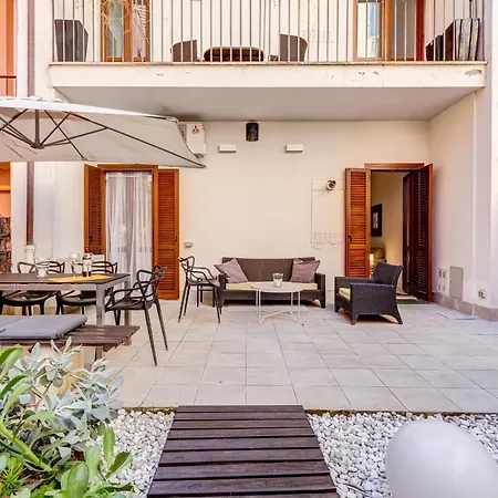 Barberini - Fromhometorome Apartmán *